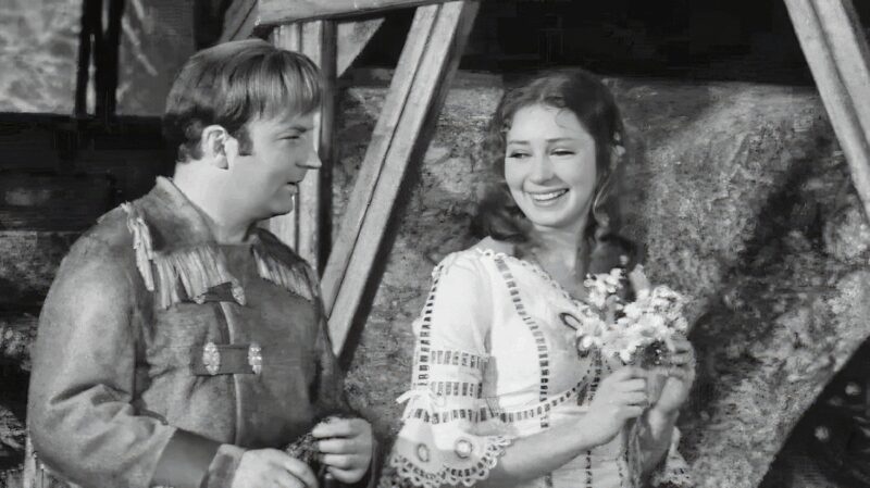 На сцене: Татьяна Васильева и Михаил Державин в легендарном спектакле.