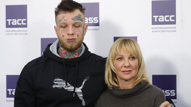 «Я сирота»: аборт, ночевки на вокзале и 7 лет забвения — через что прошла Елена Яковлева, потеряв родителей в Харькове?