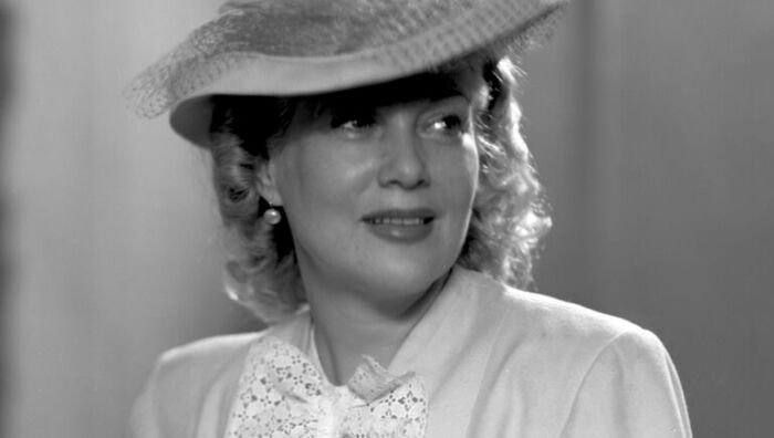 16-летняя «циркачка» пережила расстрел братьев и гибель мужа: Вера Марецкая — как «Хозяйка» Моссовета вела войну с Орловой до её смерти и записывала роли, не вставая с постели