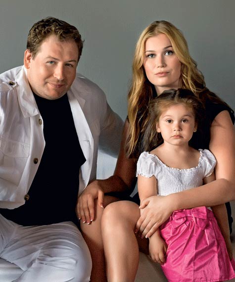 «Актриса на вырост»: 45-летняя Кристина Бабушкина, пережив инвалидное кресло и скандал с мужем, обрела главное счастье в дочери