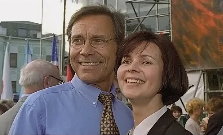 Нозанин Абдулвасиева, четвертая супруга Александра Гордона, студентка ВГИКа.