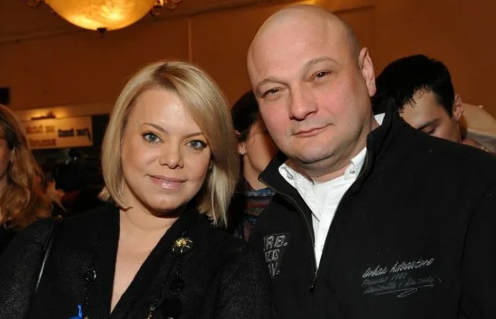 Детская слава обернулась чередой испытаний: Яна Поплавская пережила 25 лет брака, предательство мужа, который «оставил детей без жилья», и обрела новое счастье