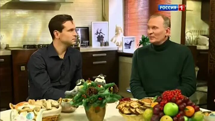 Радость для внуков: игровая площадка на участке, где малыши весело проводят время с дедушкой.