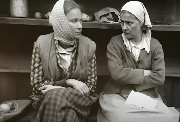 Сёстры спустя годы: они смогли понять и простить родительские ошибки.