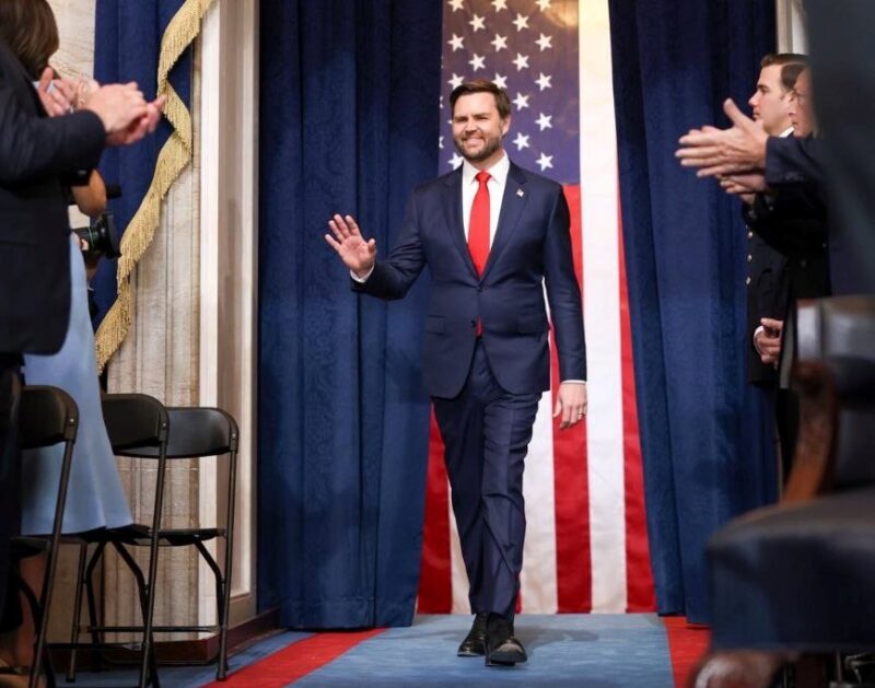 «Мир вместо войн»: как 10 лет обещаний Трампа обернулись «ужасной историей» для страны и его вице-президента