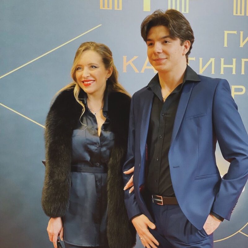 19-летний Гектор, любимец поклонников Серафимы, выбрал юридическую стезю вместо актёрской