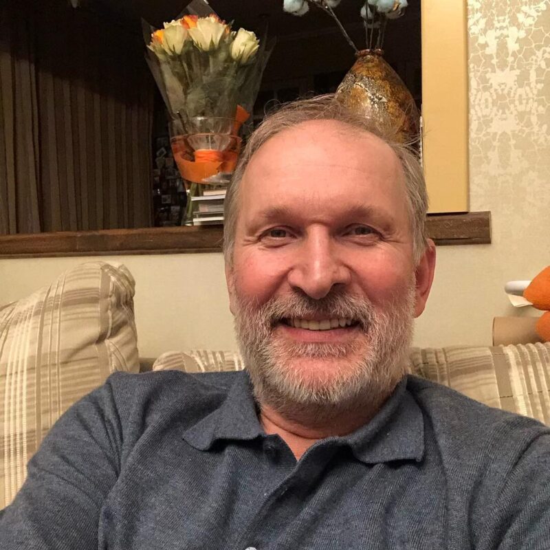 Долгожданное воссоединение: семья Добронравовых наконец-то вместе в своей первой московской квартире.