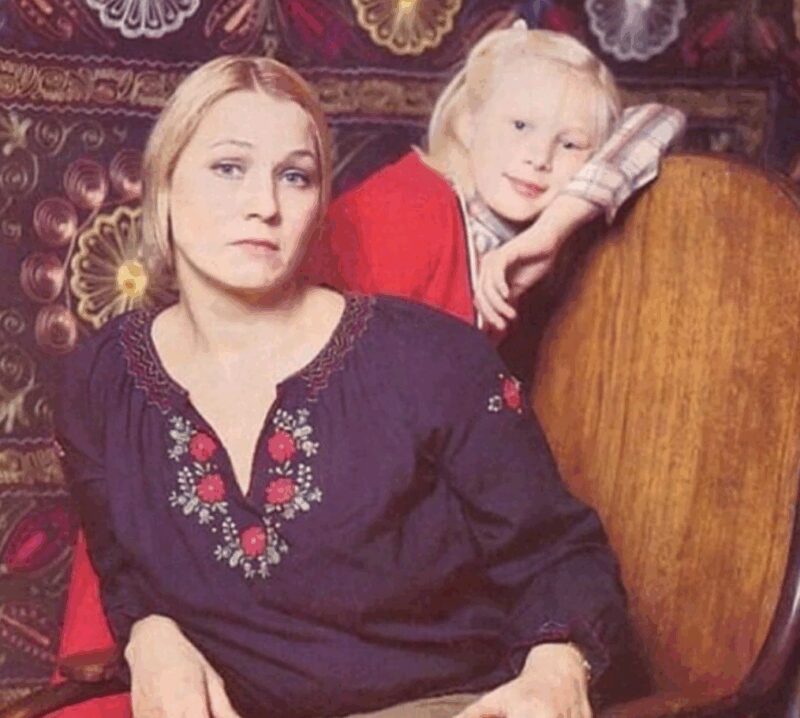 Мать и дочь: Нина Русланова и маленькая Олеся.