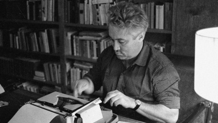 «Драгоценный желудочек» и «шёлковые лёгкие»: За что 39-летний Нагибин боготворил 22-летнюю Ахмадулину, но выставил за дверь и не принял приёмную дочь