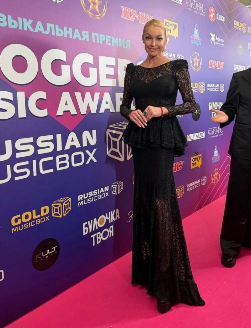 40 лет боли и приговор врачей: Как Анастасия Волочкова после операции на 30 000 евро вышла в свет «на своих ножках» и шокировала хирургов