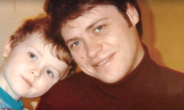 Денис, приемный сын актера, со своим наследником.