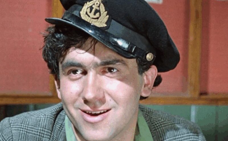 Детдом вместо семьи, но всенародная любовь: как 8 звёзд, от 22-летней Дианы Анкудиновой до 89-летнего Геннадия Юхтина, изменили свою судьбу