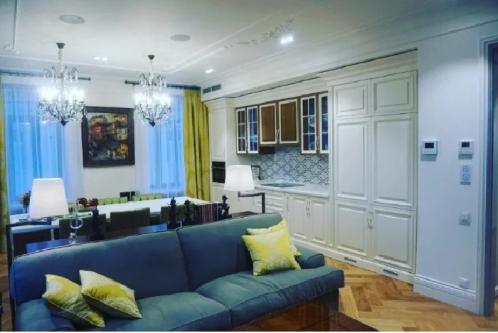 «Моя гордость»: как 49-летний сын-архитектор построил для Надежды Бабкиной два роскошных дома с видом на Кремль и под Звенигородом