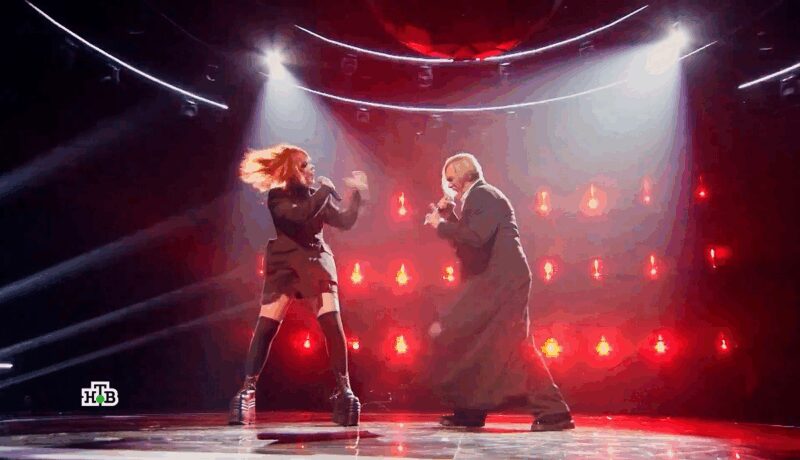 Сергей Челобанов и Юлия Савичева в неожиданном дуэте.