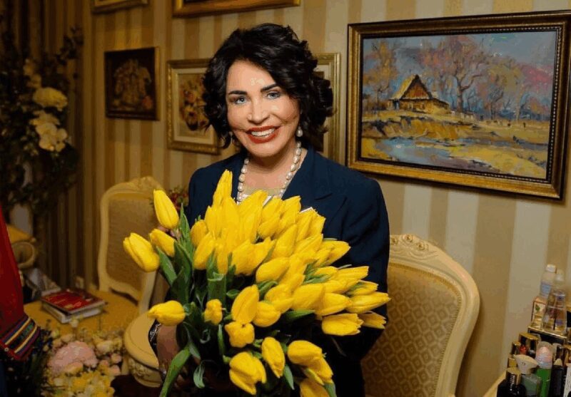 «Моя гордость»: как 49-летний сын-архитектор построил для Надежды Бабкиной два роскошных дома с видом на Кремль и под Звенигородом