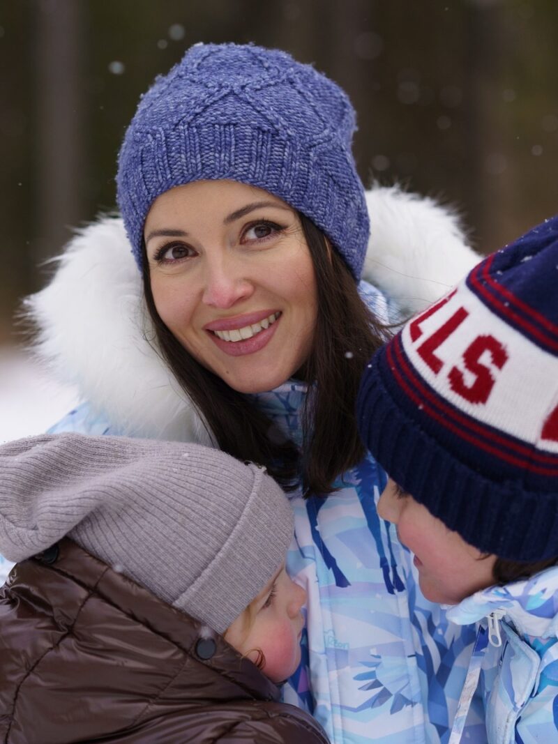 Ольга Арнтгольц с сыновьями.