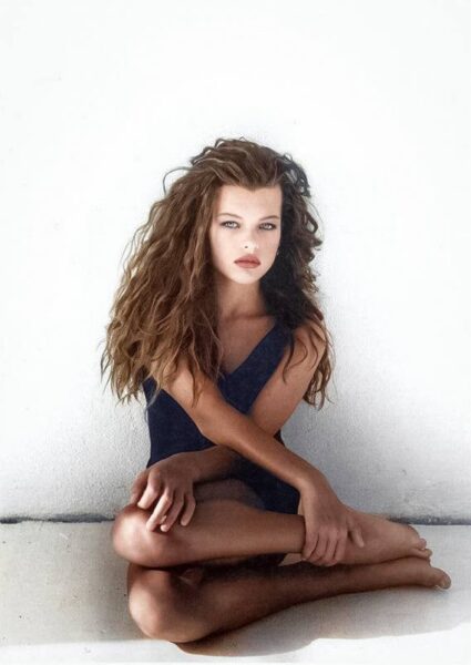 Дочь Миллы Йовович показала стройную фигуру в пикантном наряде