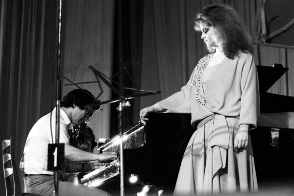 «Она шла к сцене не только по головам»: почему первый муж Ларисы Долиной после 7 лет брака назвал себя «двадцать первым»