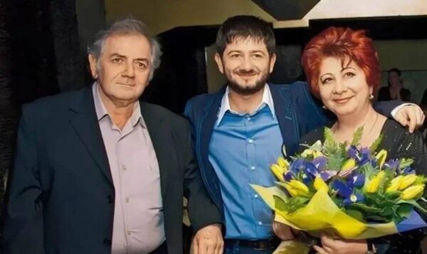 «Это новый этап»: после 19 лет брака Михаил Галустян представил родителям 35-летнюю Лилию Киосе