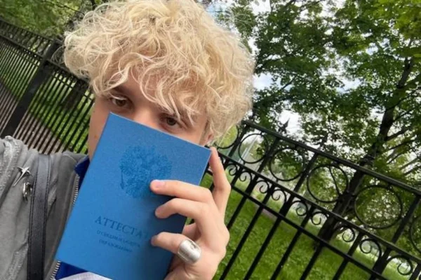 «Не сидеть сложа руки»: 32-летний сын Булановой в «паузе», а 19-летний Никита бросил музыку