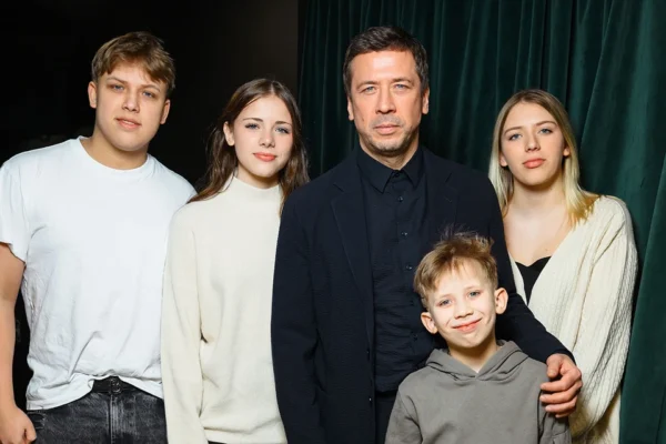 20 лет брака: Андрей Мерзликин остался с детьми, бывшая жена «счастлива» за рубежом