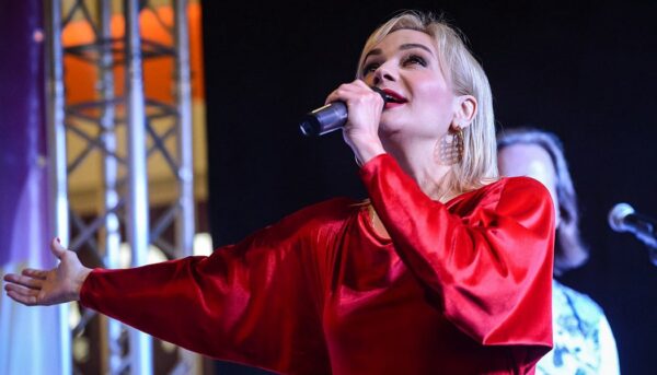 «Болезни от нервов»: 54-летняя Буланова под капельницей из-за 16-миллионных убытков и слухов о беременности