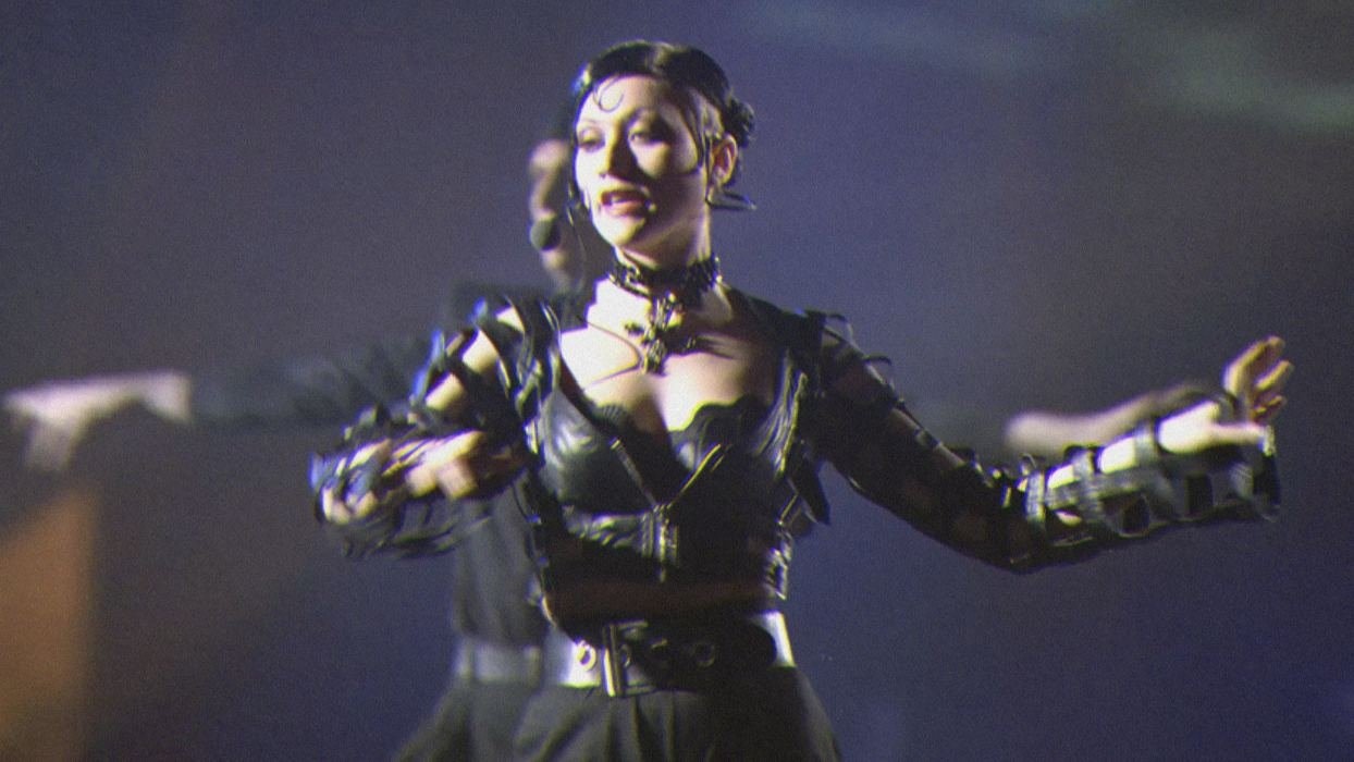 Линда: «Он пришел к нему и сказал, что его домогаюсь, а он не может ничего сделать»