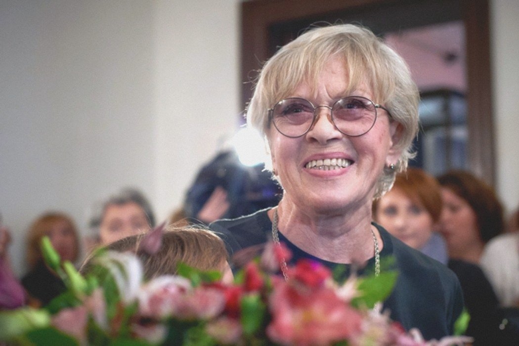 «Ее интонация не сопровождает слово, а проживает его»: Алиса Фрейндлих впервые за долгое время выходит на сцену БДТ