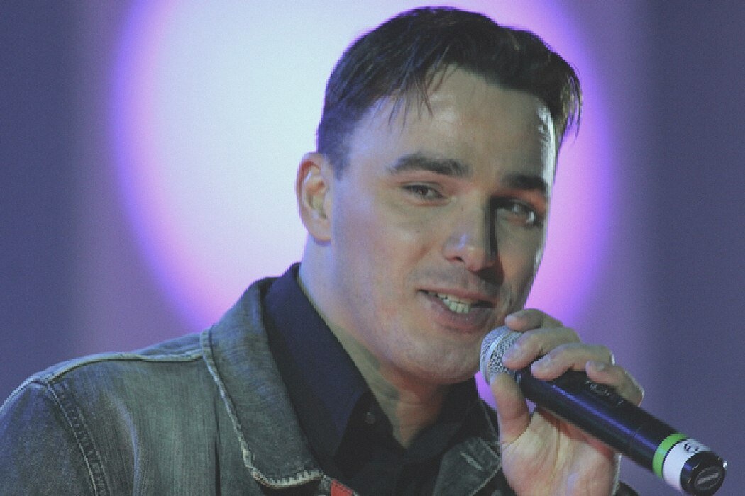 «Нас обожают и девочки, и бабушки»: солист «Иванушек» Кирилл Андреев — о народной любви и личной жизни