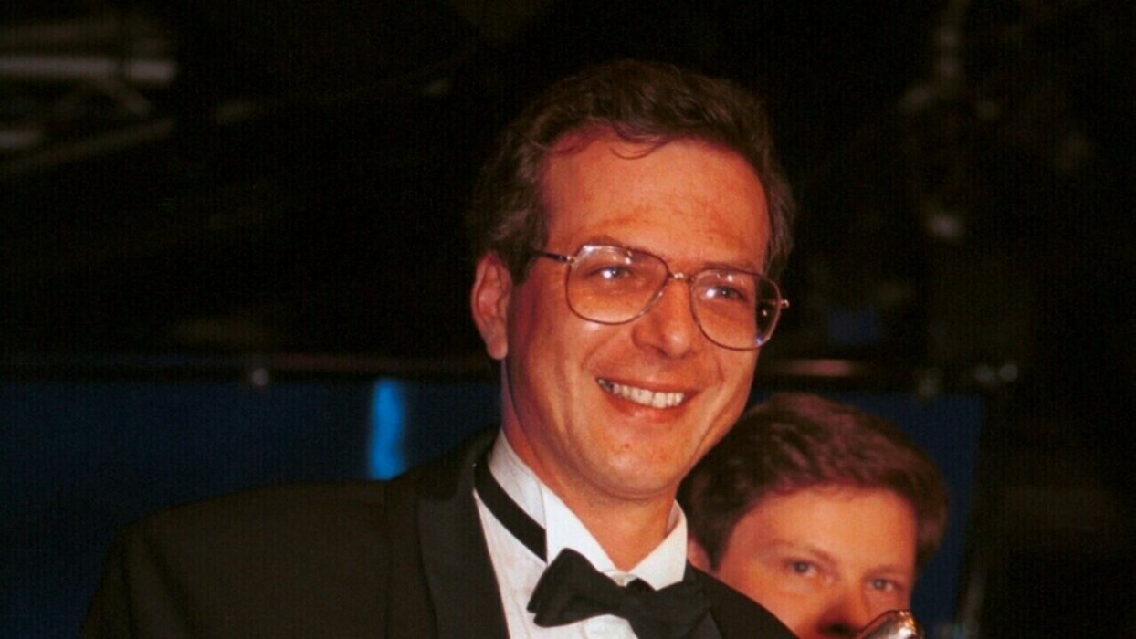 «Надо же было хоть что-то забрать из программы „Сам себе режиссер“ в личное пользование» — Алексей Лысенков впервые вышел в свет с молодой женой