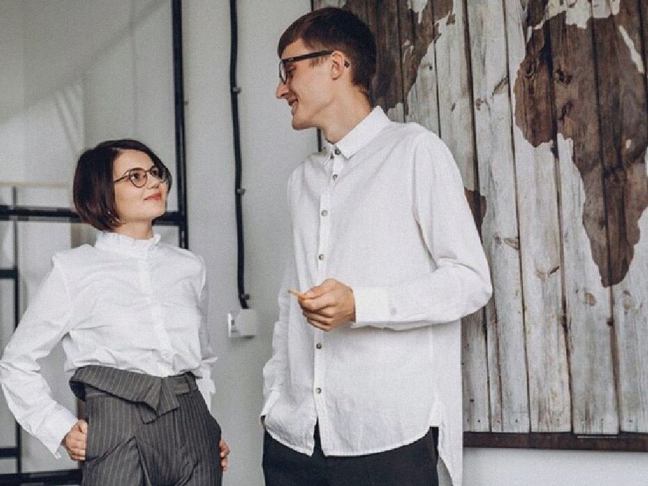 Юрист Остапенко: увольнение за дресс-код возможно лишь при соблюдении процедуры