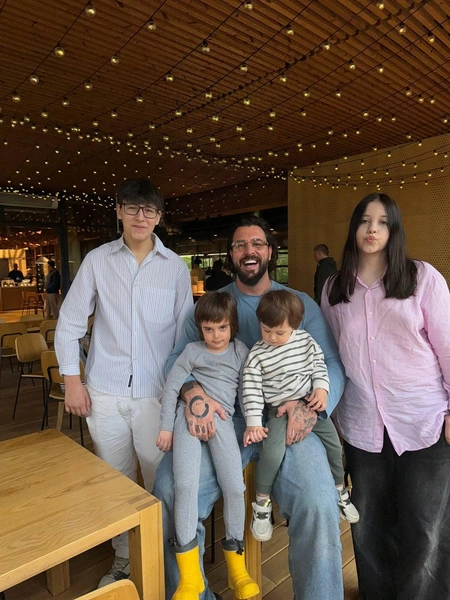 Шок для 100 тысяч подписчиков: Антон Штейн умер от «острой сердечной недостаточности», оставив четверых детей