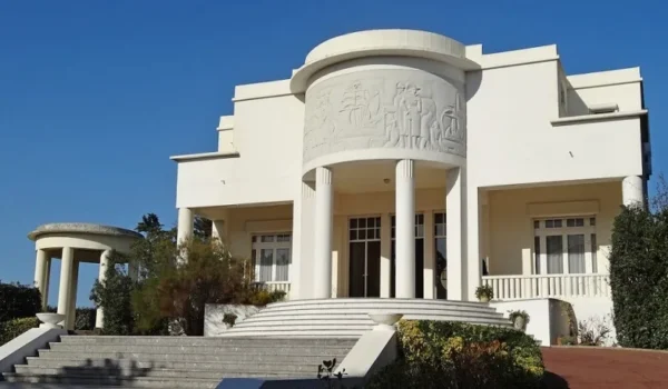 Муж бывшей первой леди: от Люберец до Биаррица – как Артур Очеретный потерял виллу во Франции