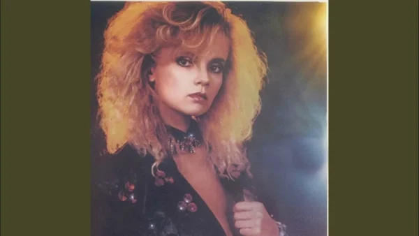 Марина Журавлёва: почему звезда 90-х сбежала из России на пике славы и как вернулась