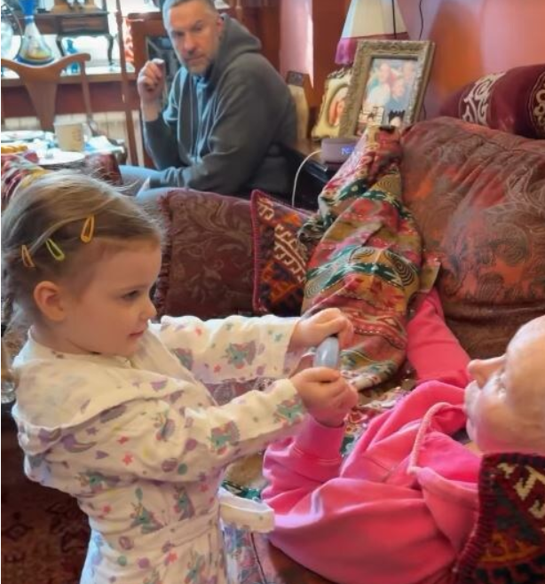 Филипп Васильев с нынешней супругой Марией транслируют образ безоблачного счастья.