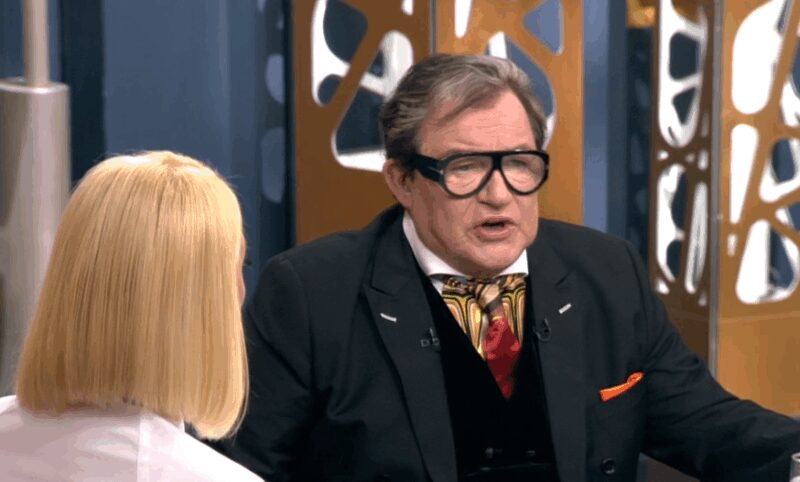 Дмитрий Дибров в раздумьях на своей обширной, но теперь одинокой Рублёвской вилле.