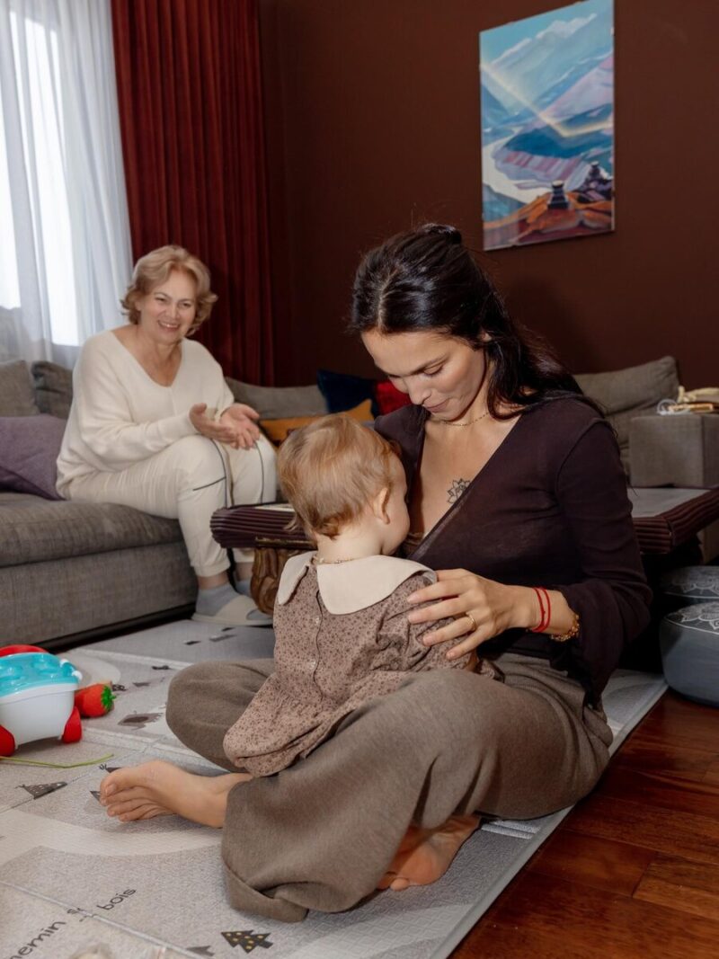 Сати Казанова, излучающая спокойствие и умиротворение.