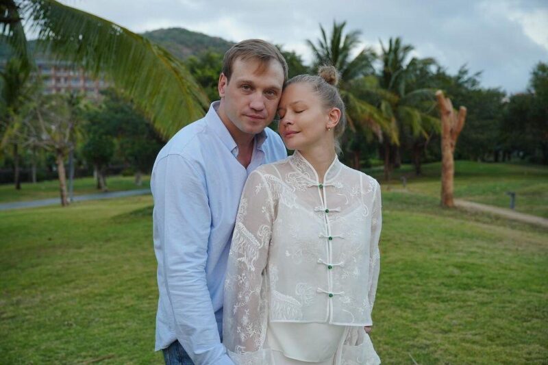 Оператор Михаил Милашин, чьё имя связывали с Юлией Пересильд после расставания с Михаилом Тройником.