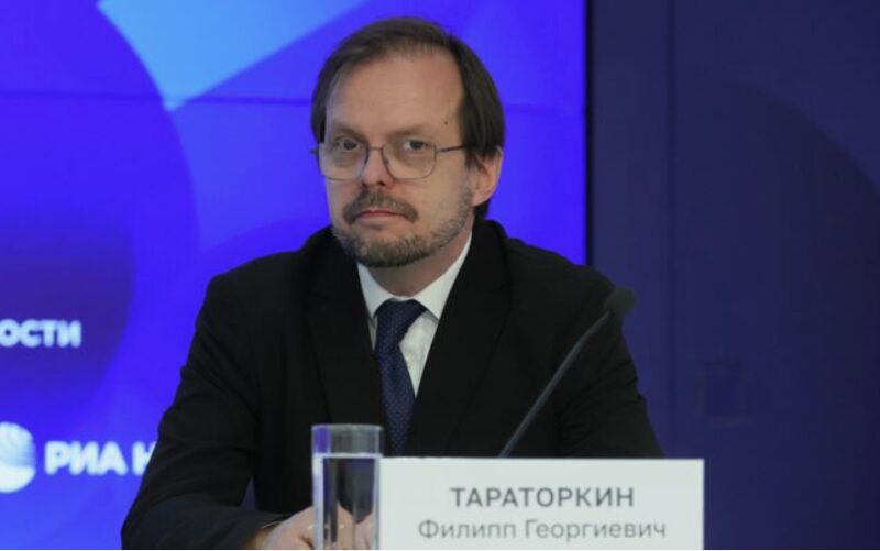 Георгий Тараторкин с дочерью Анной и сыном Филиппом.