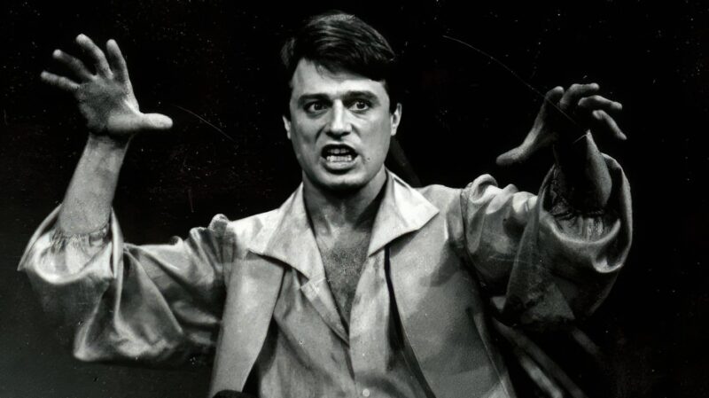 Молодой Анатолий Лобоцкий.