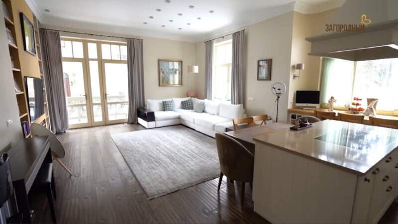 Спокойные оттенки и продуманные детали в общем пространстве.