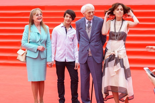 Наталия Белохвостикова и ее приёмный сын Кирилл.