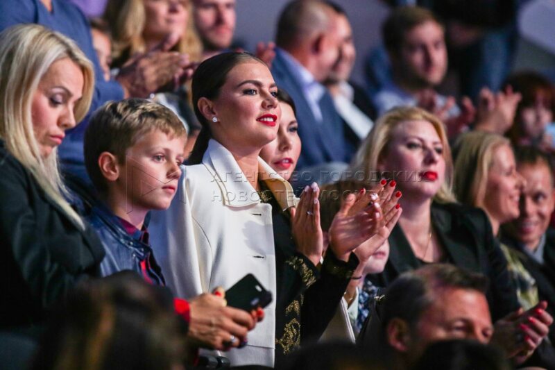 Предполагаемый старший сын гимнастки, Иван.