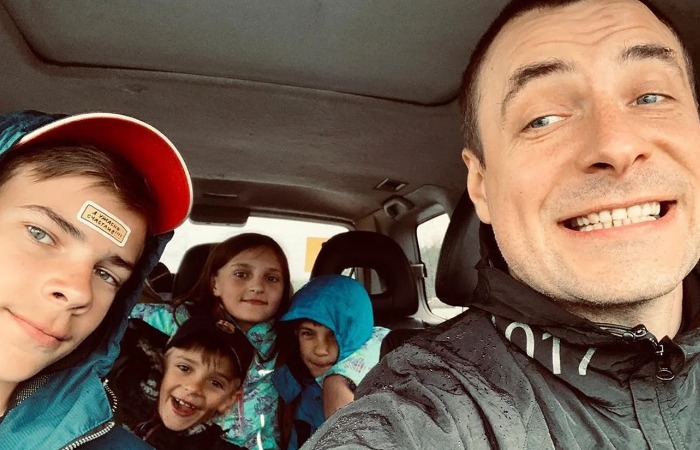 Отказался от жены, но не от детей: Евгений Цыганов о драме с Леоновой и браке со Снигирь