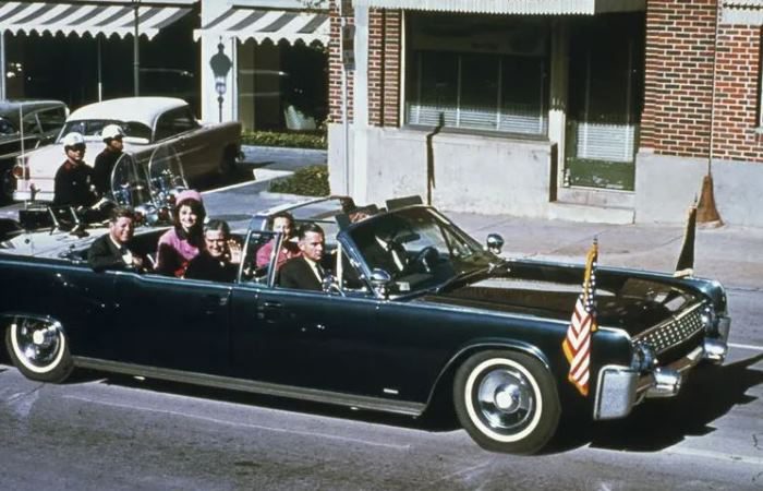 Роковой Lincoln Continental: как лимузин Кеннеди стал свидетелем убийства и изменил историю