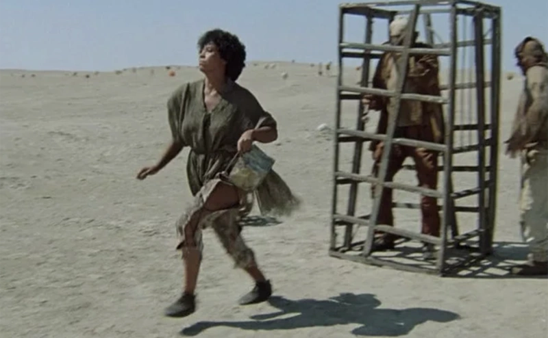 Еще один кадр с Людмилой Солоденко из «Кин-дза-дза!»