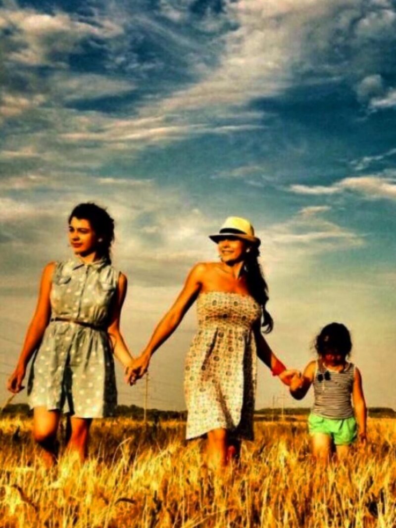 Счастливые моменты: семья в полном составе, до развода.