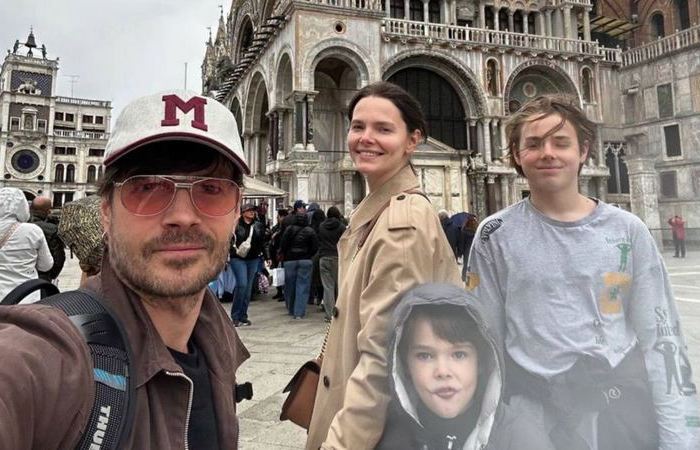 Отцовская стать, материнская красота: сын Боярской и Матвеева в 14 лет покорил Сеть, а его мама сделала громкое заявление