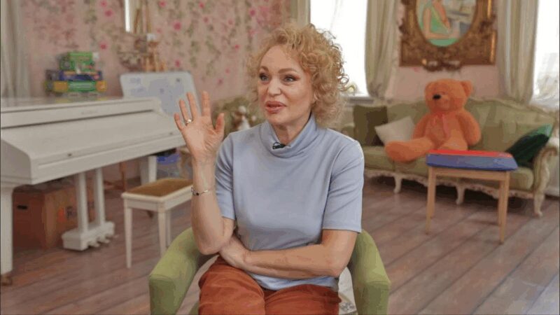 Моё место силы: как Алла Довлатова создала дом 1956 года, где четверо детей спят на морозе, а она «чувствует себя моложе»