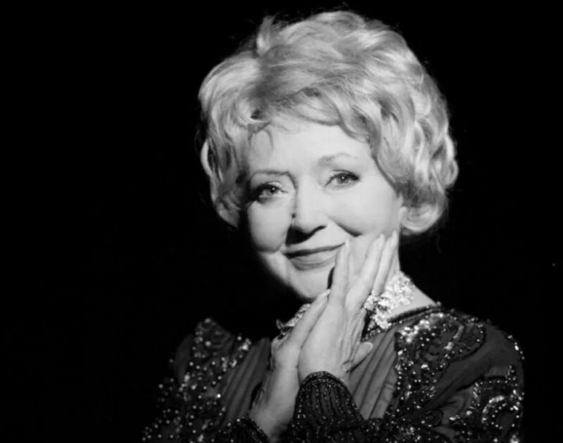 «Я думала, сойду с ума этой ночью»: как Людмила Касаткина, пережившая мужа на 11 дней, покорила тигров и стала опорой для Высоцкого